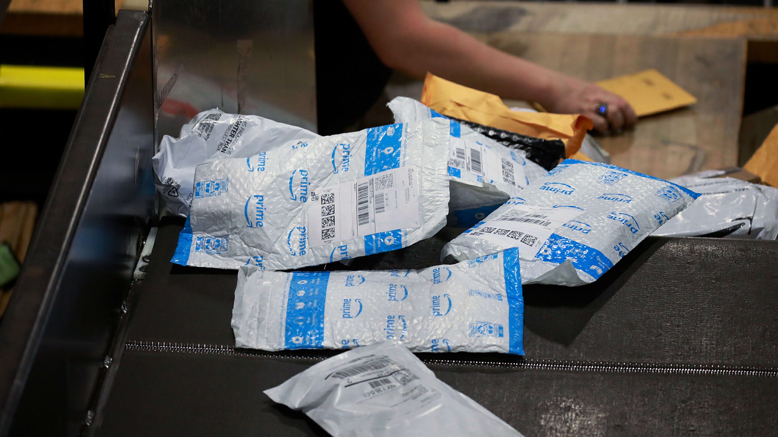 环保革命：亚马逊大手笔削减塑料包装，新举措引关注！
